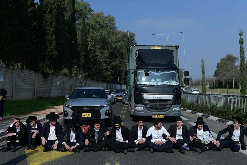 הפגנת הפלג הירושלמי נגד גיוס חרדים מול תל השומר