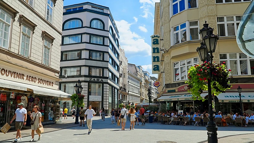 רחוב הקניות המרכזי בבודפשט, ואצי אוצה