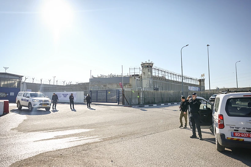 כוחות הביטחון נערכים לשחרור המחבלים מחוץ לכלא עופר