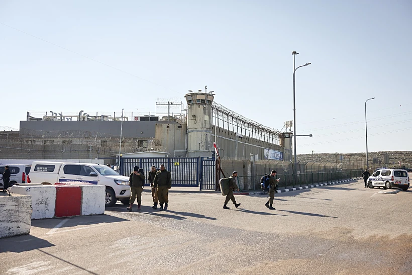 כוחות הביטחון נערכים לשחרור המחבלים מחוץ לכלא עופר