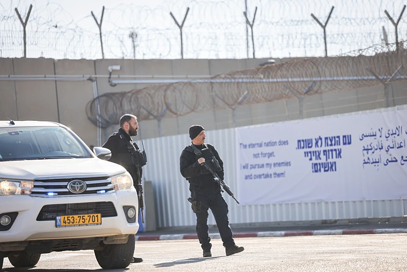 היערכות בכלא עופר לקראת שחרור האסירים הפלסטינים