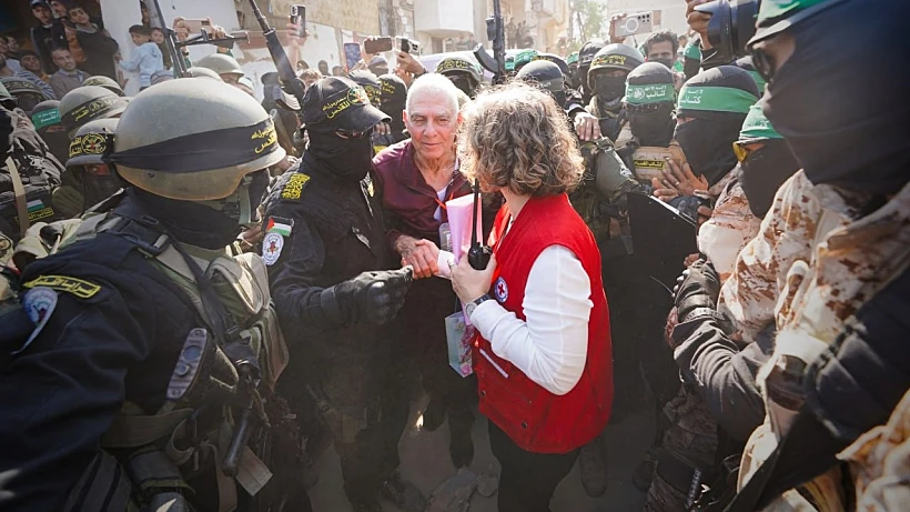 גדי מוזס מועבר לידי הצלב האדום