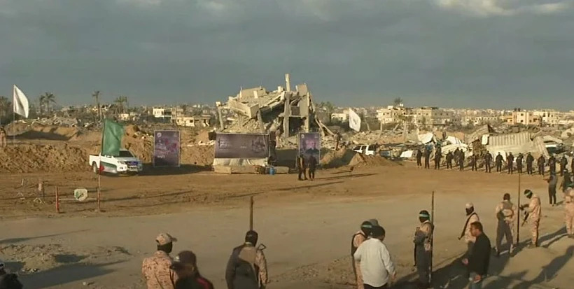 אחת מנקודות שחרור החטופים בח'אן יונס
