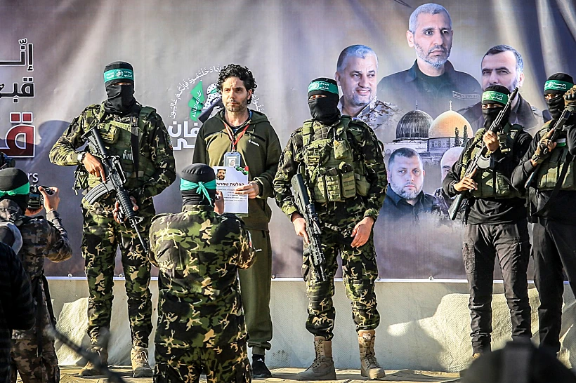 עופר קלדרון מועבר לידי הצלב האדום