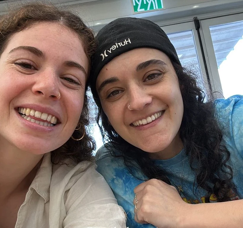 שיר סיגל עם אמילי דמארי