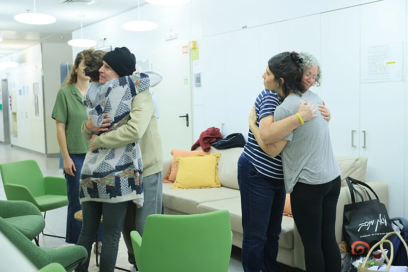 קית' סגל בפגישה עם משפחתו בבית החולים איכילוב