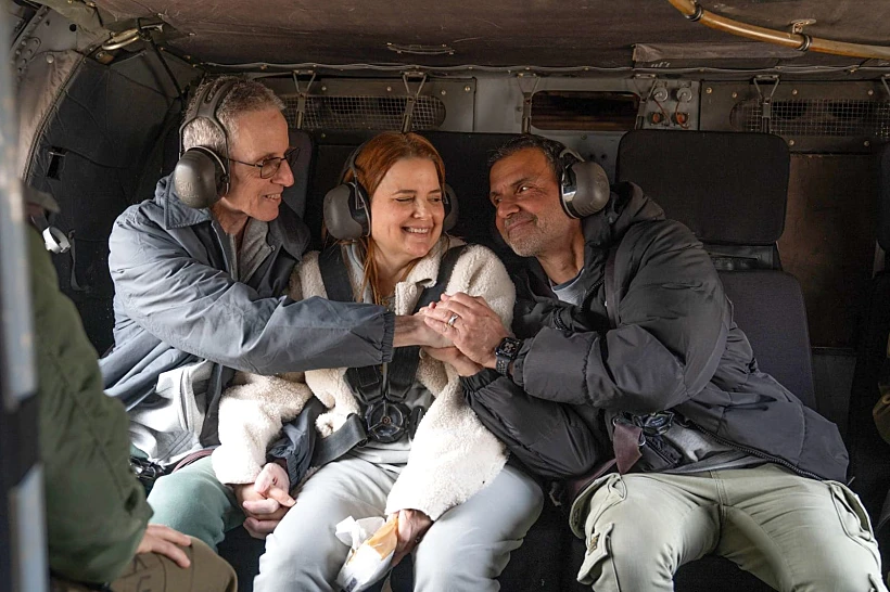 אוהד בן עמי עם אשתו ואחיו במסוק בדרך לבית החולים