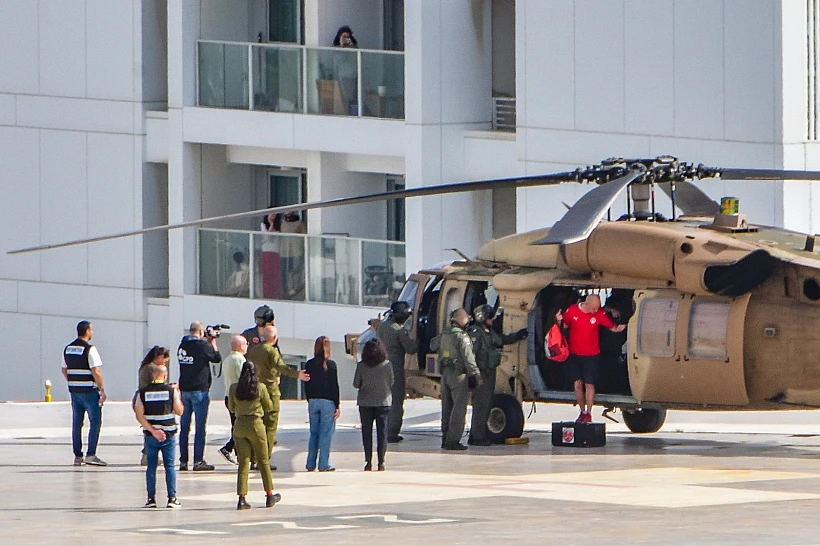 יאיר הורן נוחת באיכילוב