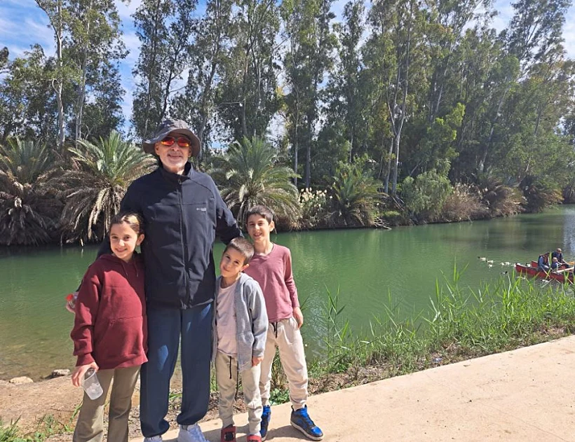 קית' סיגל ונכדיו בתמונה ראשונה