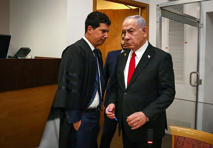 רה"מ נתניהו וסנגורו עמית חדד הבוקר בבית המשפט
