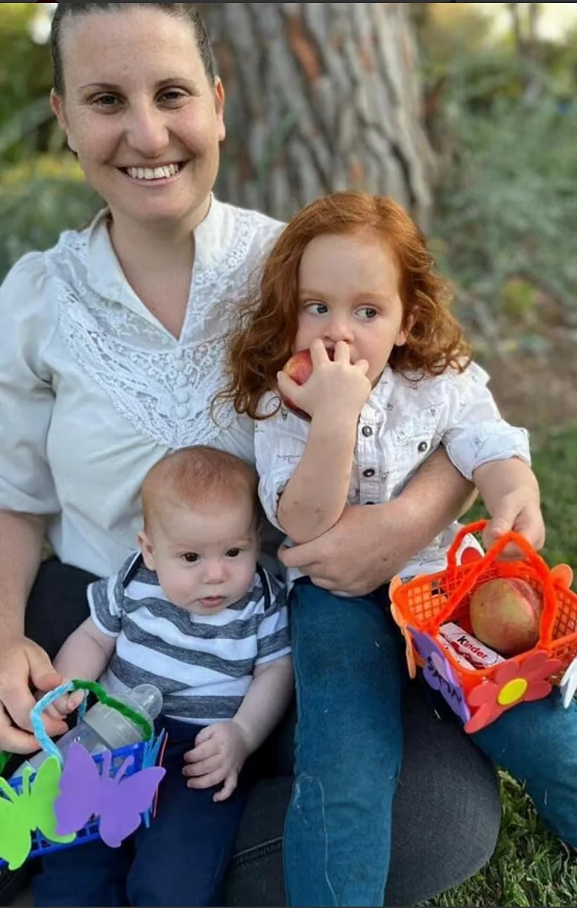 שירי, אריאל וכפיר ביבס