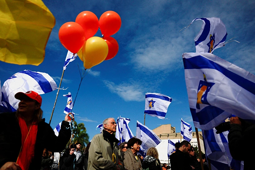 בכיכר החטופים בת"א ממתינים לשובם של החללים