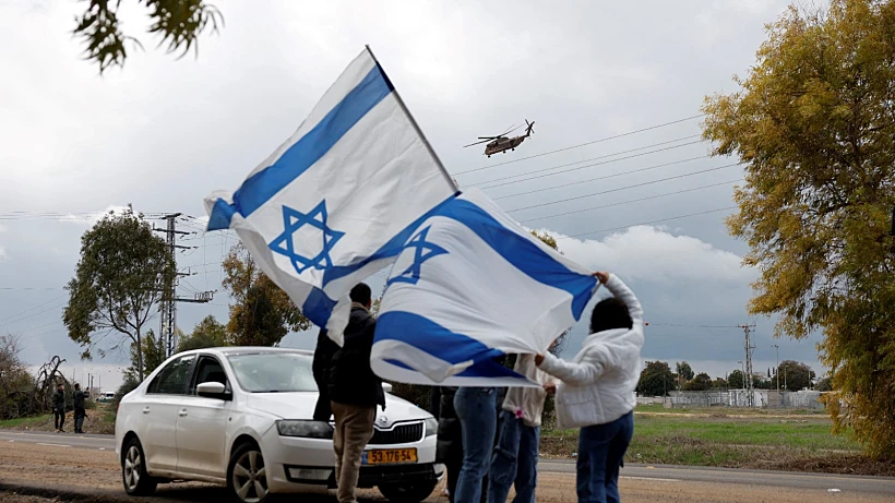 מסוק עם שורדי שבי ממריא מנקודת הקליטה ברעים