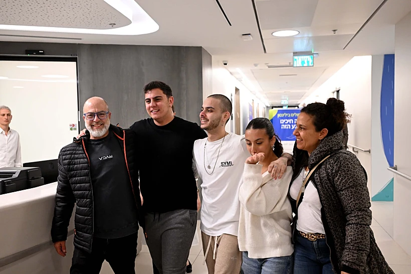 עומר ונקרט נפגש עם משפחתו בבית החולים בילינסון