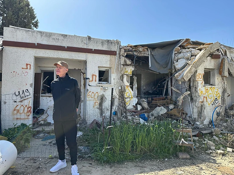 קית' סיגל שב לביתו בכפר עזה