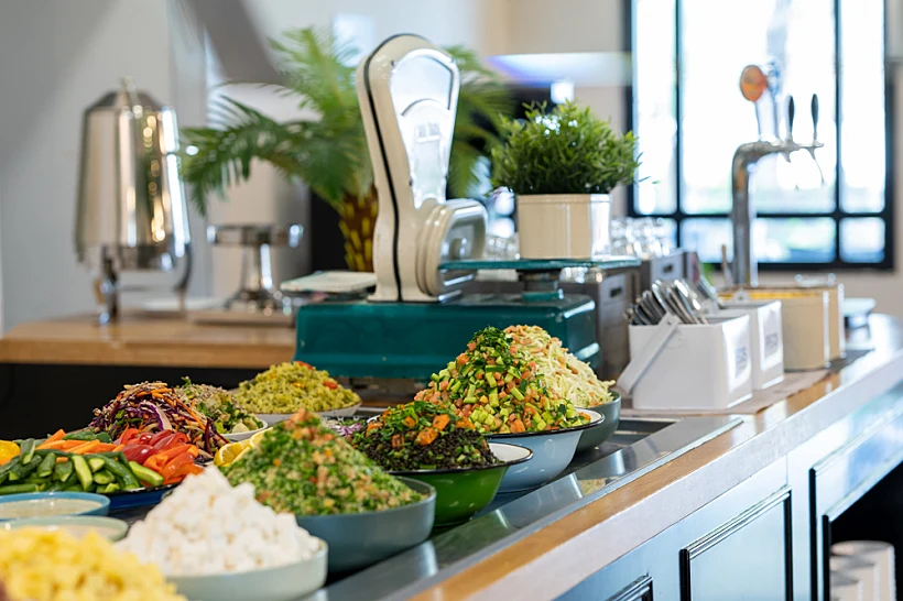 ארוחת בוקר בארץ דפנה מלון מטיילים