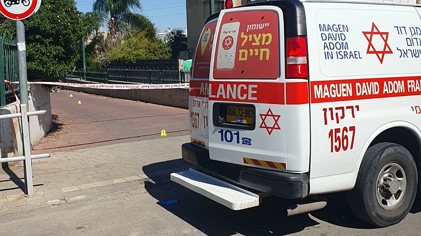 ניידות בזירת ההצתה בבת ים