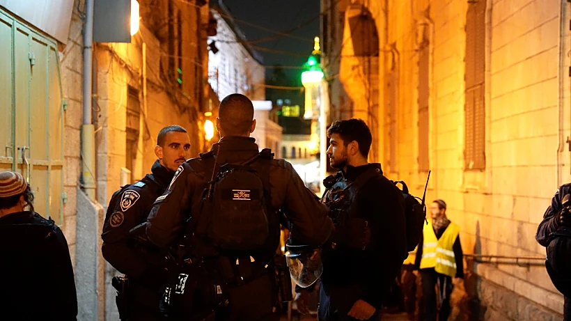 שוטרים בעיר העתיקה, בעת ביצוע המעצרים