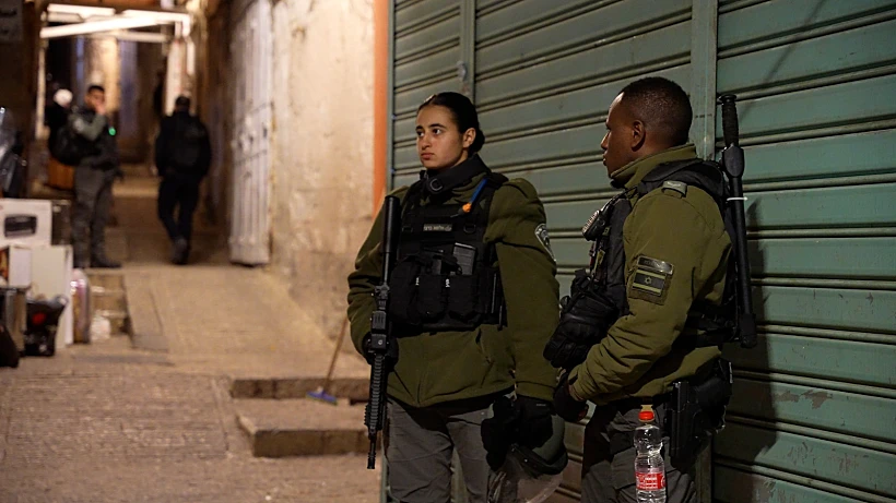 שוטרים בעיר העתיקה, בעת ביצוע המעצרים