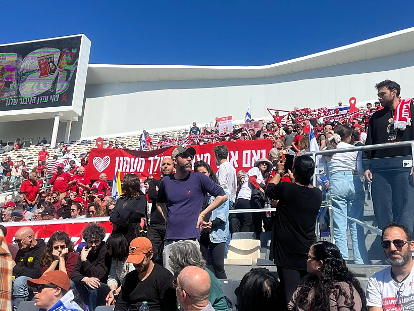 חולקים כבוד אחרון לצחי עידן באצטדיון בלומפילד