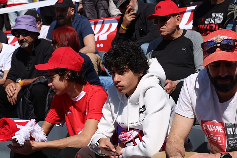 חולקים כבוד אחרון לצחי עידן באצטדיון בלומפילד