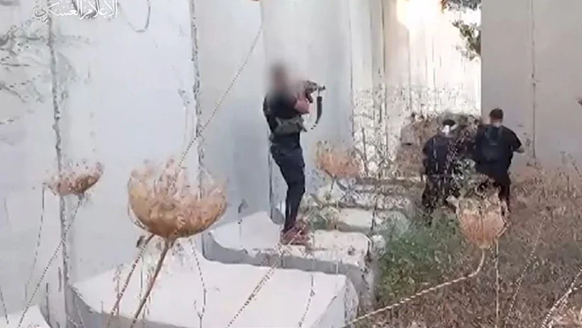מחבלי נוח'בה פושטים על מוצב נחל עוז, 7 באוקטובר