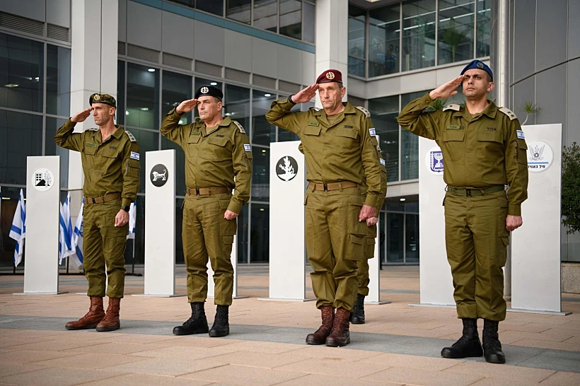 הרמטכ"ל הנכנס אייל זמיר והרמטכ"ל היוצא הרצי הלוי בטקס החילופים