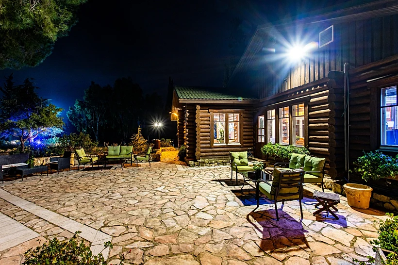 מלון לוגוס יד השמונה