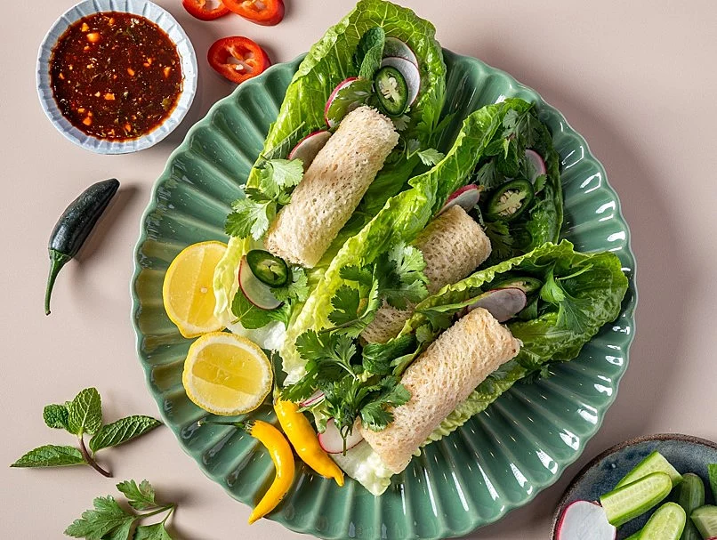 נאמס ירקות לצד רוטב וייטנאמי