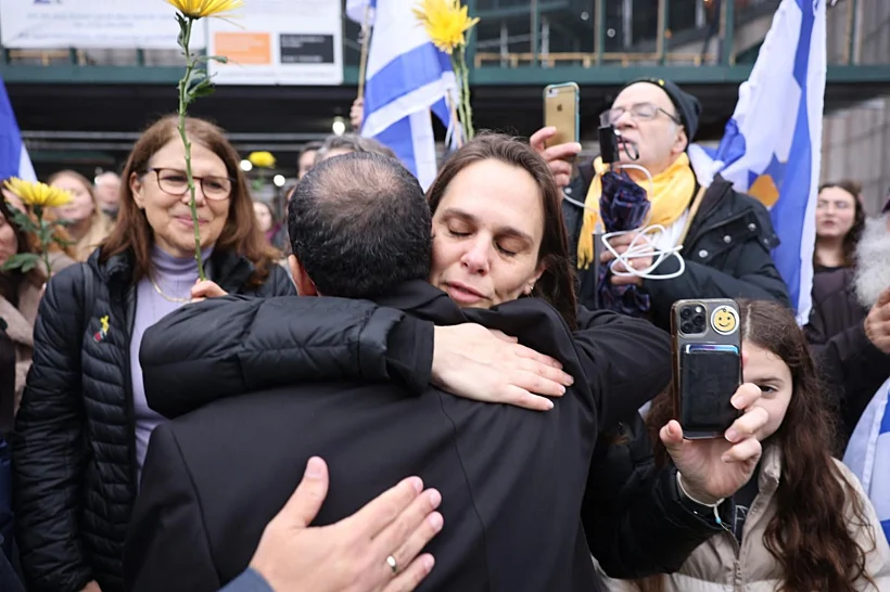 קבלת הפנים לאלי שרעבי מחוץ למטה האו"ם