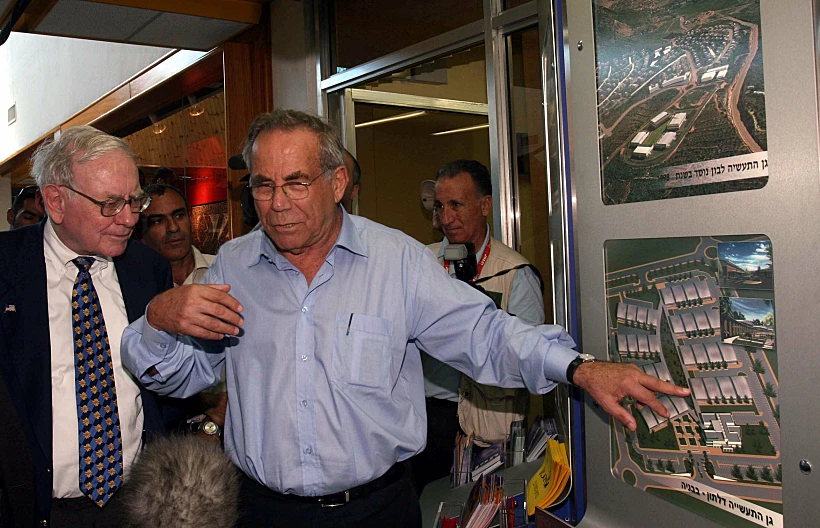 Warren Buffet (c) Chairman Of The Board Of Berkshire Hathaway Company Takes Questions