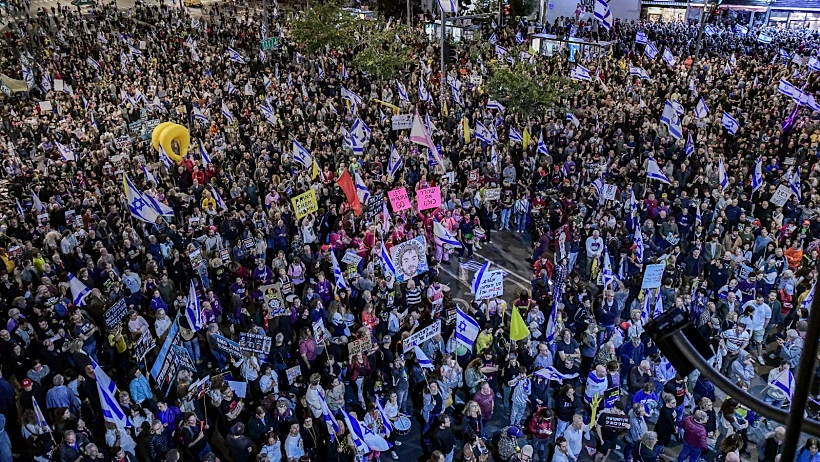 אלפים בהפגנה למען החטופים בתל אביב