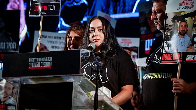 לירי אלבג בתל אביב