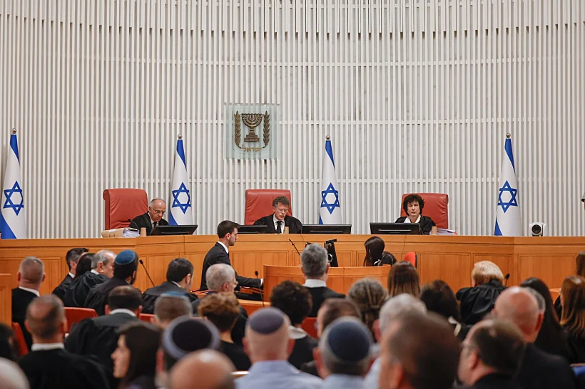 שופטי העליון בדיון בבג"ץ בעתירות נגד הדחת ראש שב"כ רונן בר