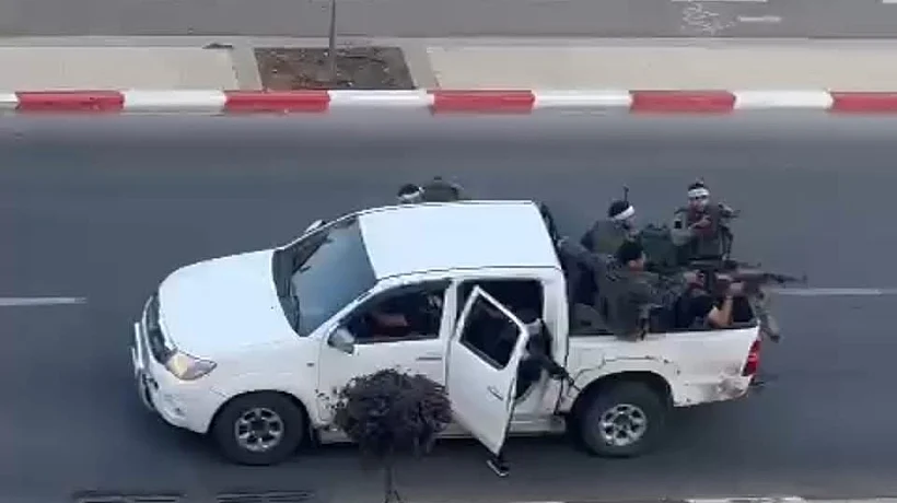 מחבלים על טנדר בשדרות בבוקר 7 באוקטובר