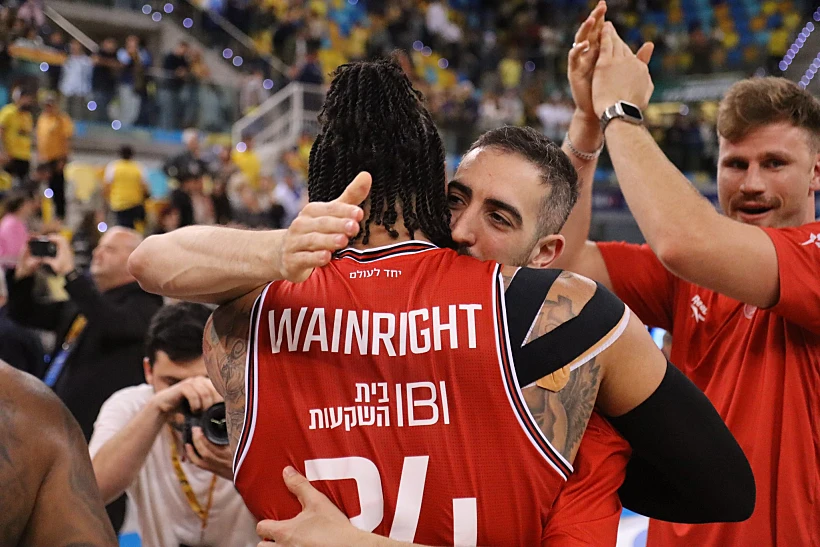 האדומים חוגגים זכייה ביורוקאפ