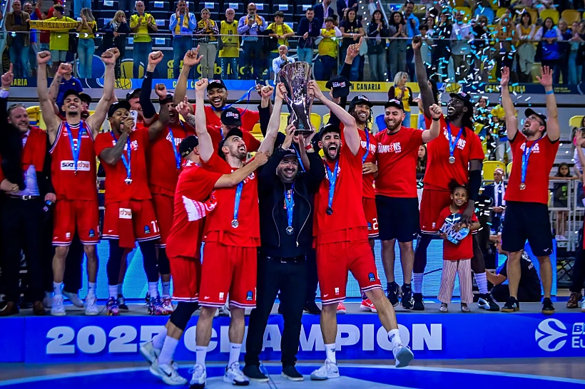 האדומים חוגגים זכייה ביורוקאפ