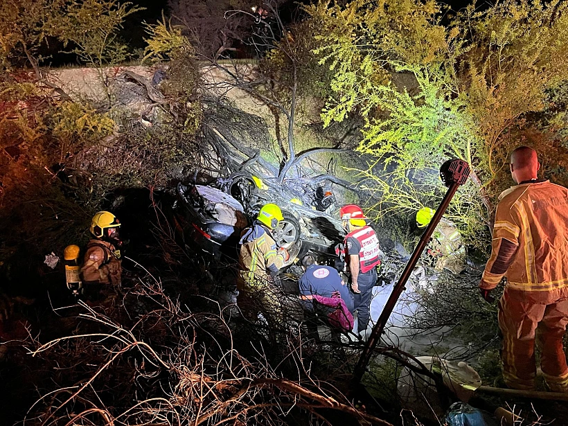 הרכב שהתהפך ועלה באש בכביש 1