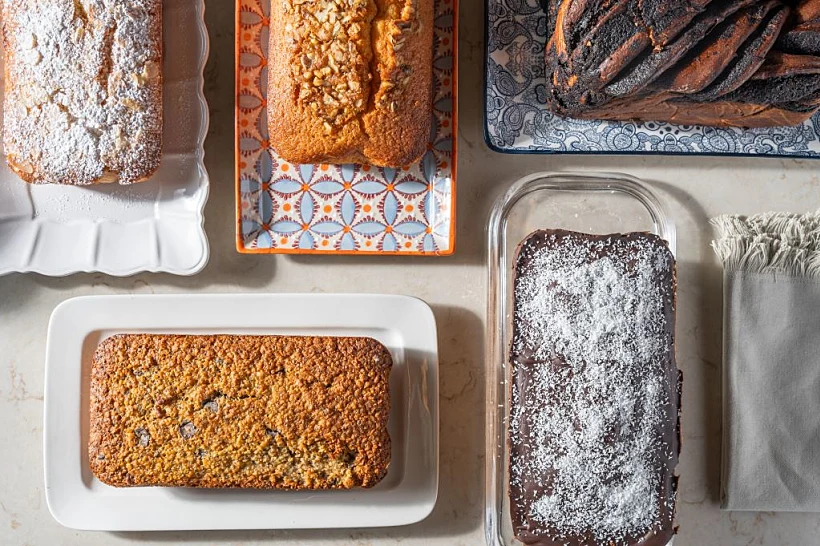 העוגות שיפית מכינה. כל אחת בצבע