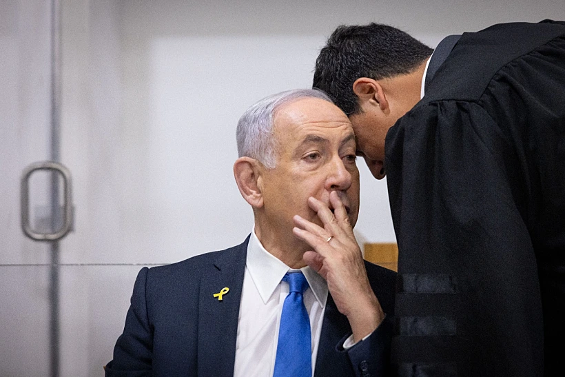 רה"מ נתניהו עם סנגורו עמית חדד בבית המשפט