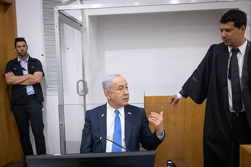 רה"מ נתניהו עם סנגורו עמית חדד בבית המשפט