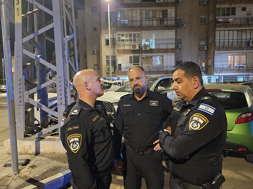 שוטרים בזירת הרצח בבת ים