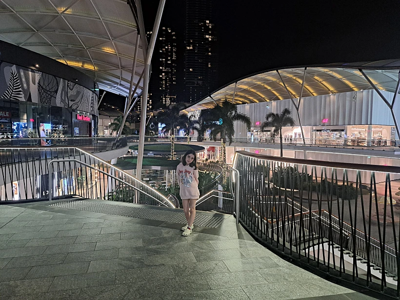 מרכז הקניות המפואר בסרפרז פרדייז PACIFIC FAIR אוסטרליה