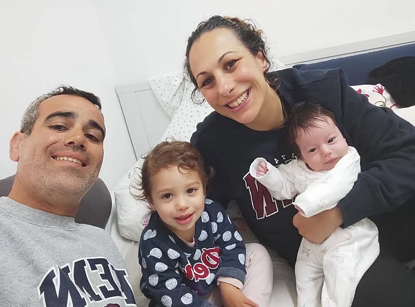 לישי ועמרי מירן עם בנותיהם