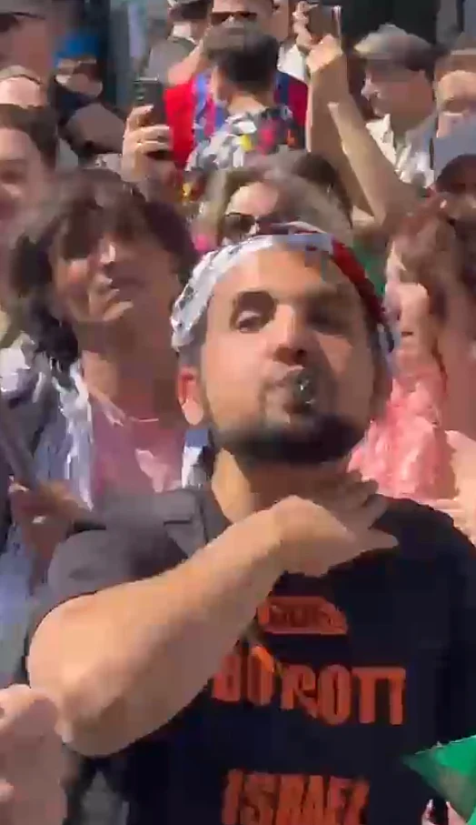 הצעיר הפרו-פלסטיני שאיים על משלחת ישראל לאירוויזיון