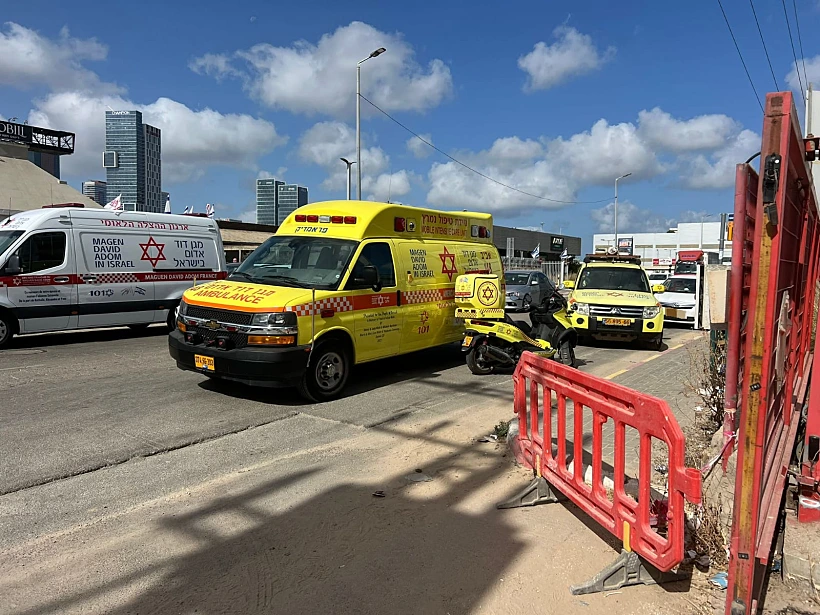 אמבולנס באתר בנייה בבני ברק