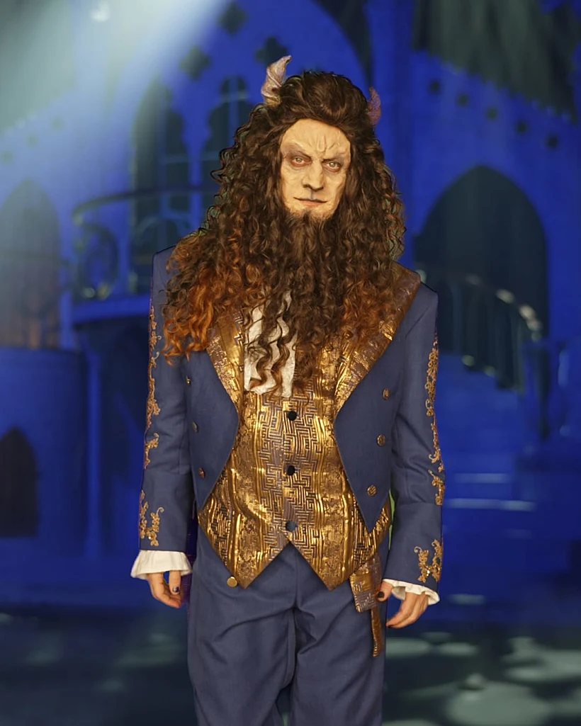 יחזקאל לזרוב במחזמר "היפה והחיה"