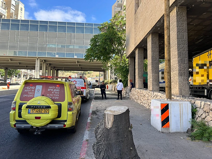 אמבולנס בזירת התאונה בירושלים