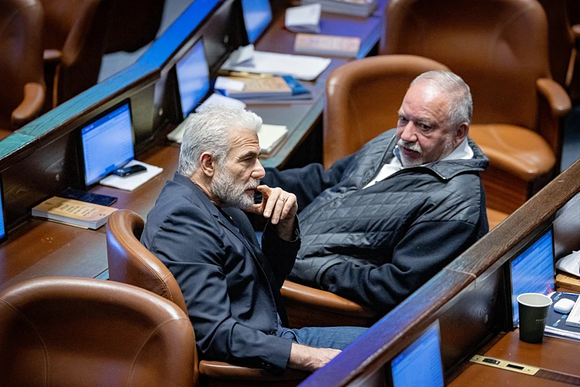 אביגדור ליברמן ויאיר לפיד במליאה
