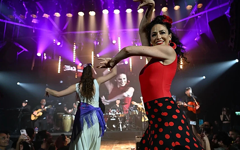 רקדניות פלמנקו בהופעה של הג'יפסי קינגס בישראל